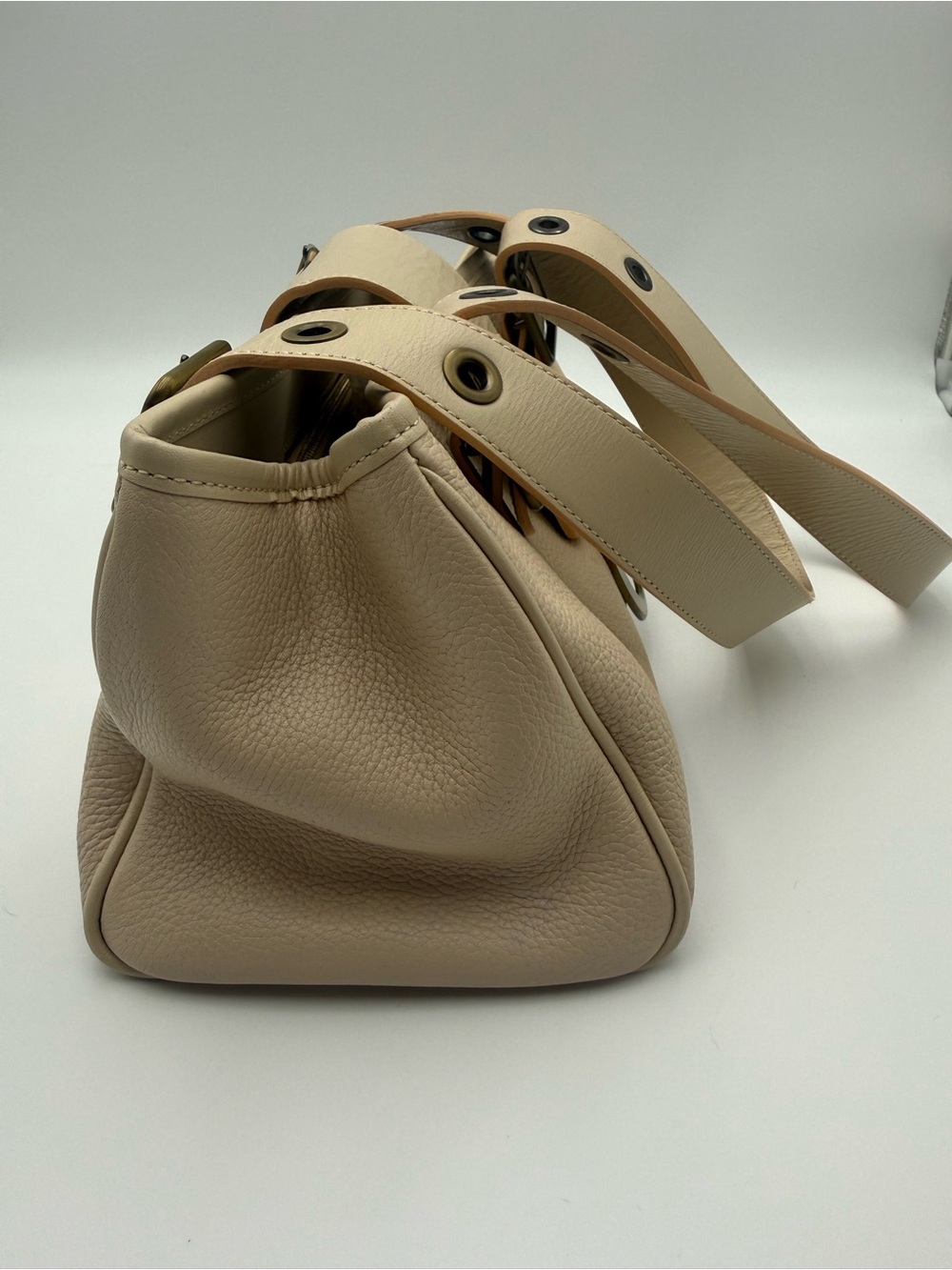 Chloe Beige Shoulder Bag with Gold Hardware - Picture 5 of 8